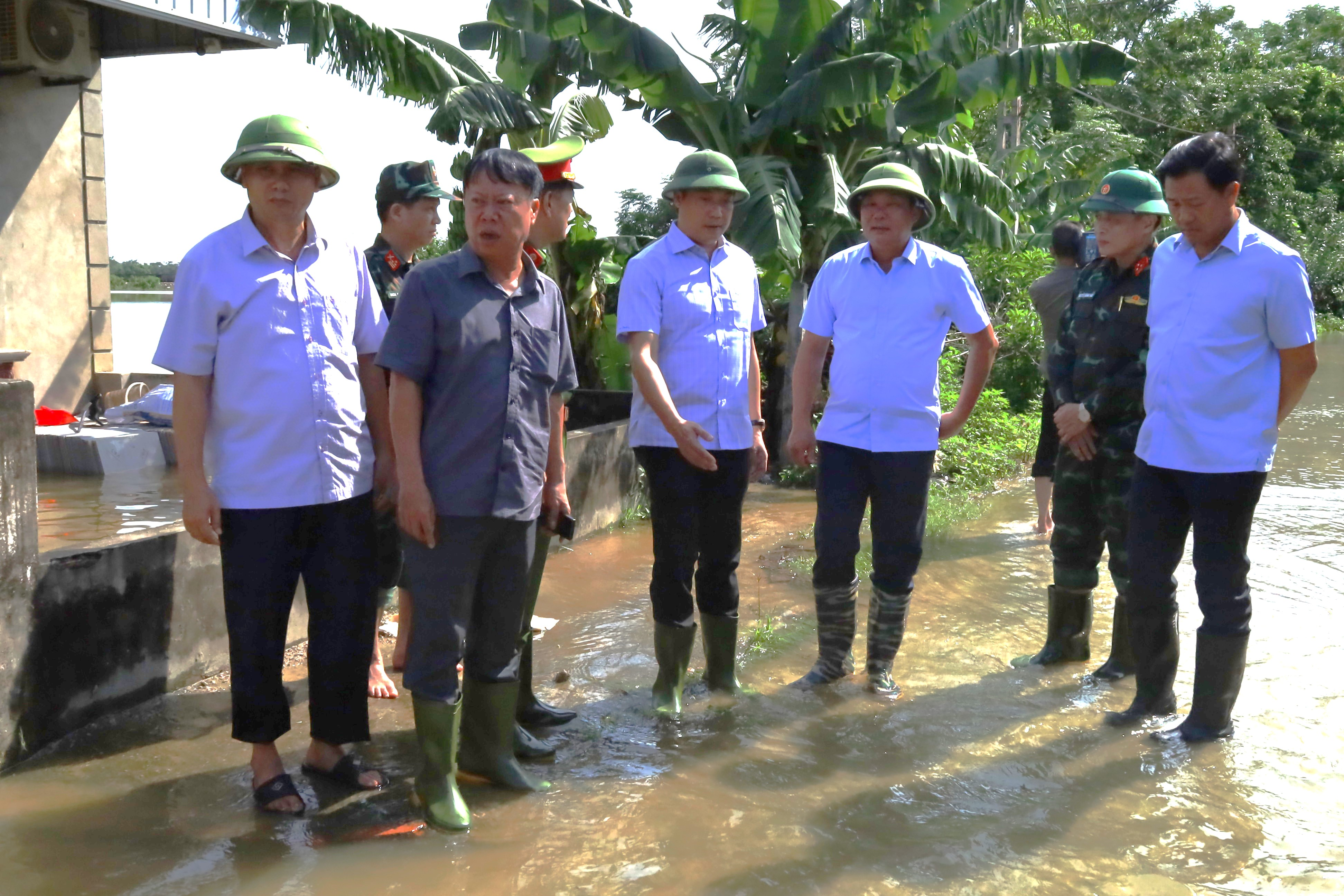Phó Chủ tịch Thường trực UBND thành phố kiểm tra công tác phòng chống, khắc phục hậu quả úng ngập tại huyện Chương Mỹ