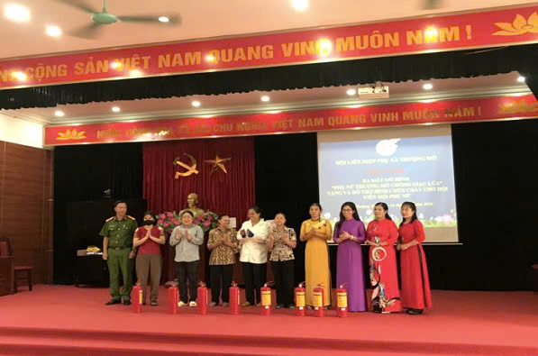 Mô hình “Phụ nữ Thượng Mỗ chống giặc lửa”: Tăng cường an toàn phòng cháy chữa cháy từ mỗi gia đình