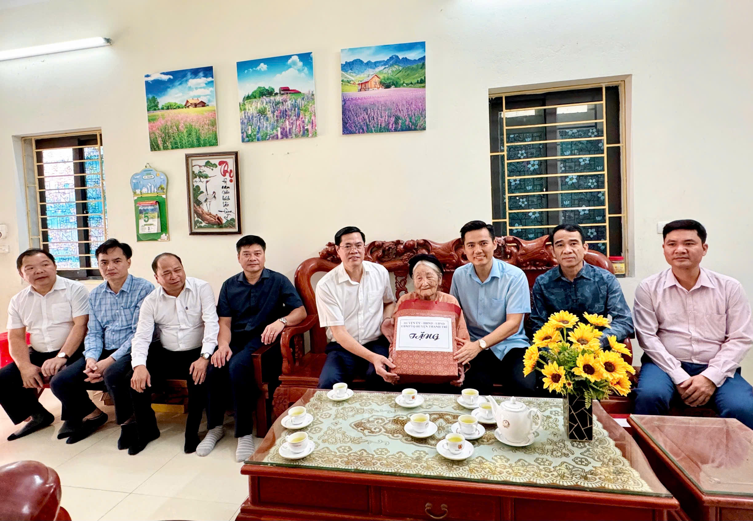 Huyện Thanh Trì: Tri ân Mẹ Việt Nam anh hùng và cựu chiến binh nhân kỷ niệm 70 năm Ngày Giải phong Thủ đô