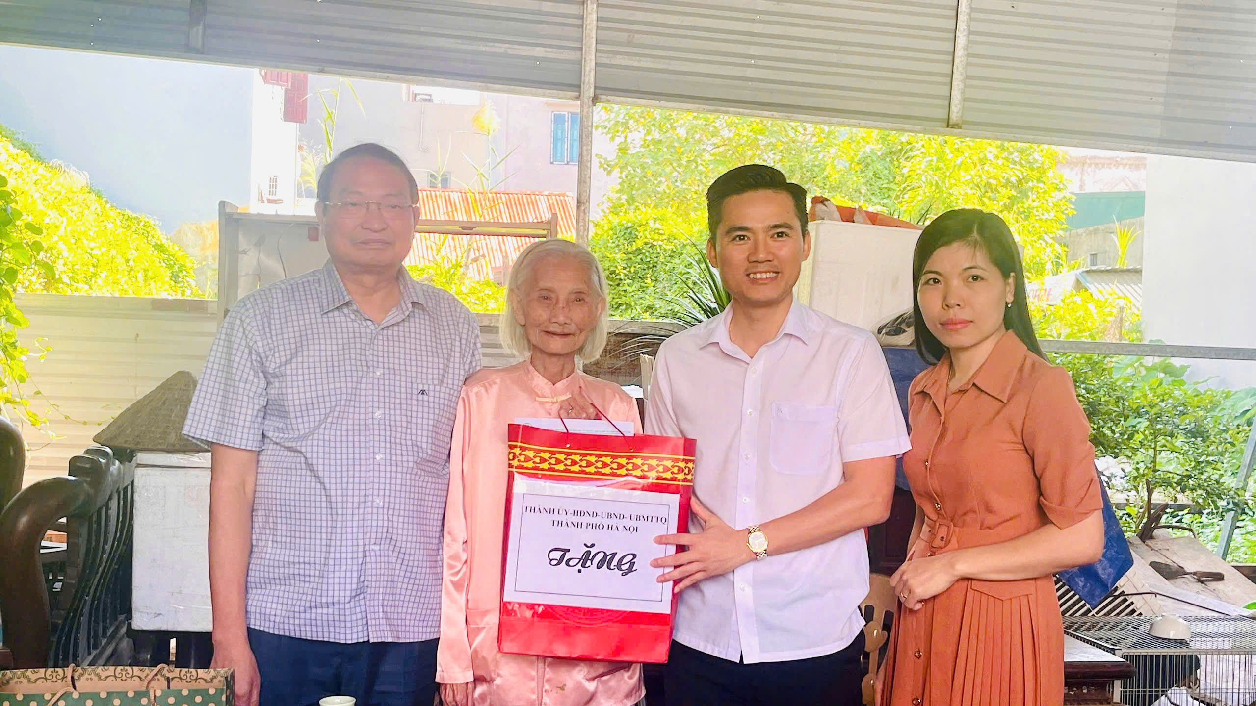 Trân ân sâu sắc các chiến sỹ trực tiếp tham gia giải phóng Thủ đô, phát huy truyền thống cách mạng