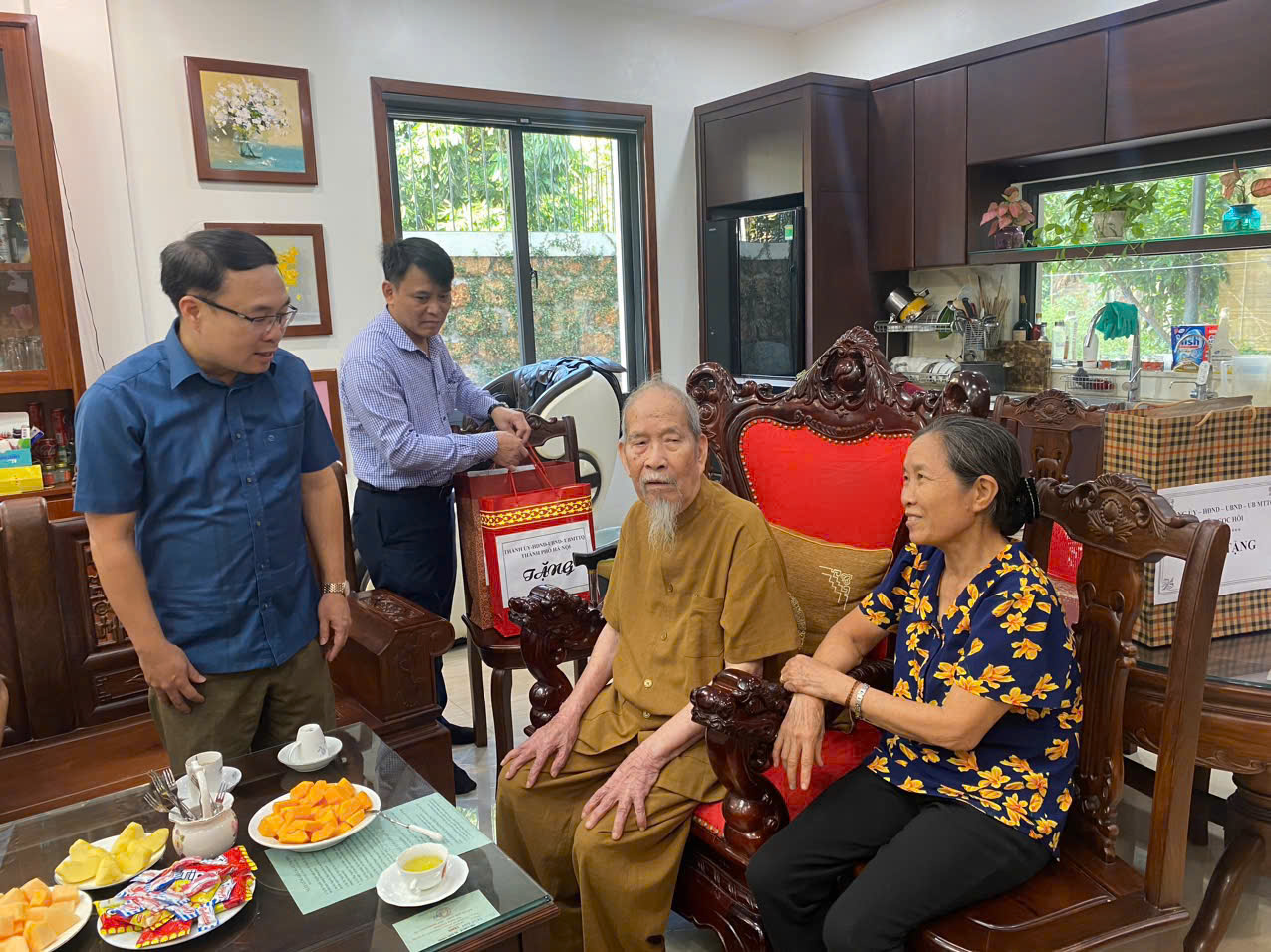 Tôn vinh những cống hiến lịch sử: Nghĩa tình và tri ân các chiến sỹ cách mạng và cựu chiến binh trên địa bàn huyện Thanh Trì