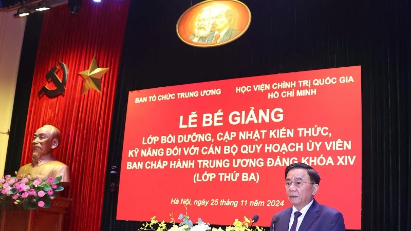 Bế giảng Lớp bồi dưỡng, cập nhật kiến thức, kỹ năng đối với cán bộ quy hoạch Ủy viên Ban Chấp hành Trung ương Đảng khóa XIV (lớp thứ 3)