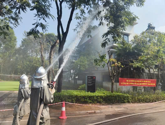 Quận Hoàng Mai tổ chức thực tập chữa cháy giả định: Sẵn sàng đối phó với sự cố cháy nổ