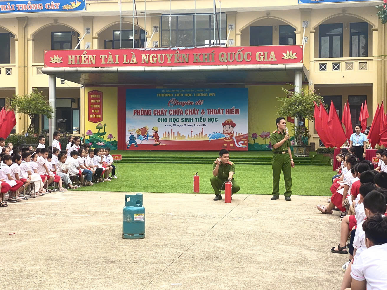 Tuyên truyền kỹ năng phòng cháy chữa cháy: Trang bị kiến thức an toàn cho học sinh huyện Chương Mỹ