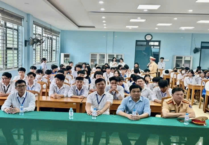 Huyện Phúc Thọ đẩy mạnh tuyên truyền pháp luật: Nâng cao ý thức giao thông cho học sinh