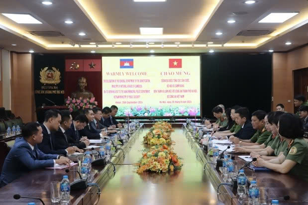 Tăng cường hợp tác Việt Nam - Campuchia: Chia sẻ kinh nghiệm quản lý cư trú và dữ liệu dân cư