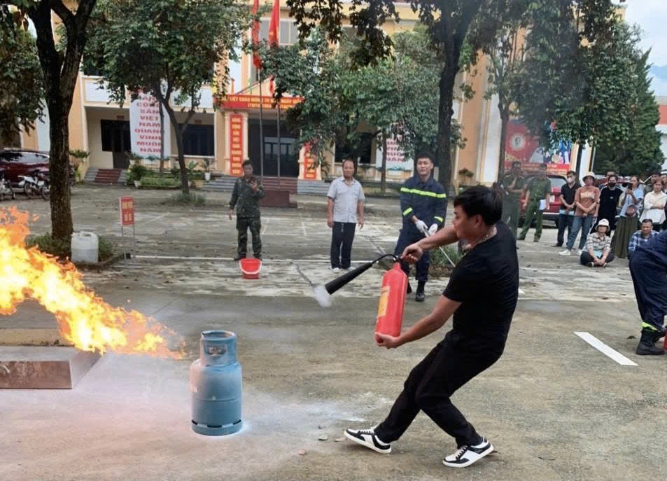 Tăng cường kỹ năng phòng cháy chữa cháy và cứu nạn cứu hộ cho chủ cơ sở kinh doanh tại huyện Ba Vì