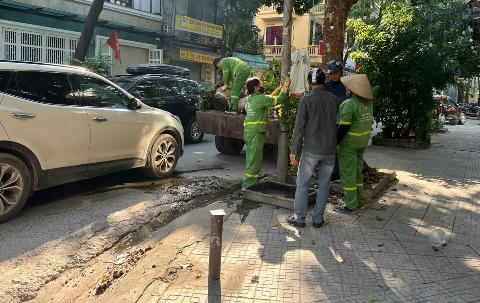 Quận Cầu Giấy: Ra quân lập lại trật tự đô thị, nâng cao mỹ quan chào mừng 70 năm Ngày Giải phóng Thủ đô