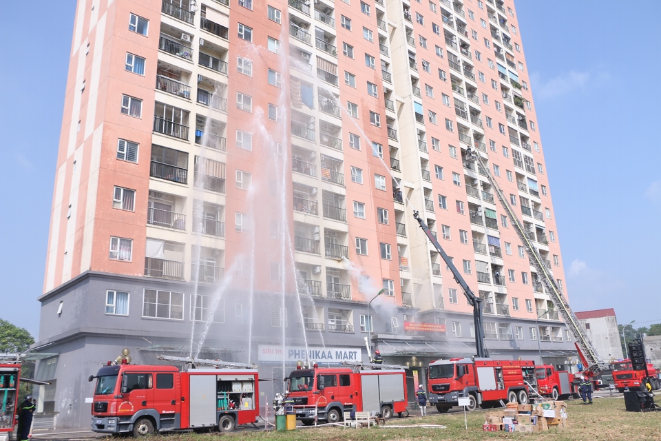 Huyện Thạch Thất diễn tập phòng cháy chữa cháy: Đặt an toàn người dân lên hàng đầu
