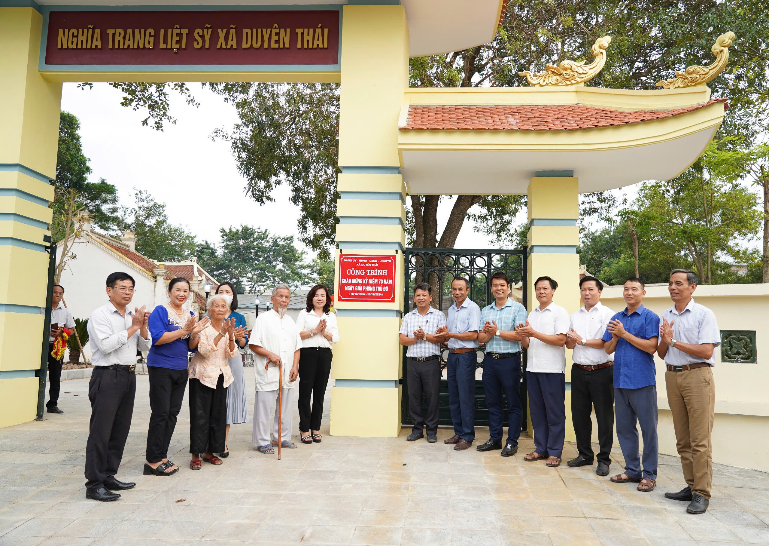 Gắn biển công trình chào mừng 70 năm Ngày Giải phóng Thủ đô: Giáo dục truyền thống cho thế hệ trẻ