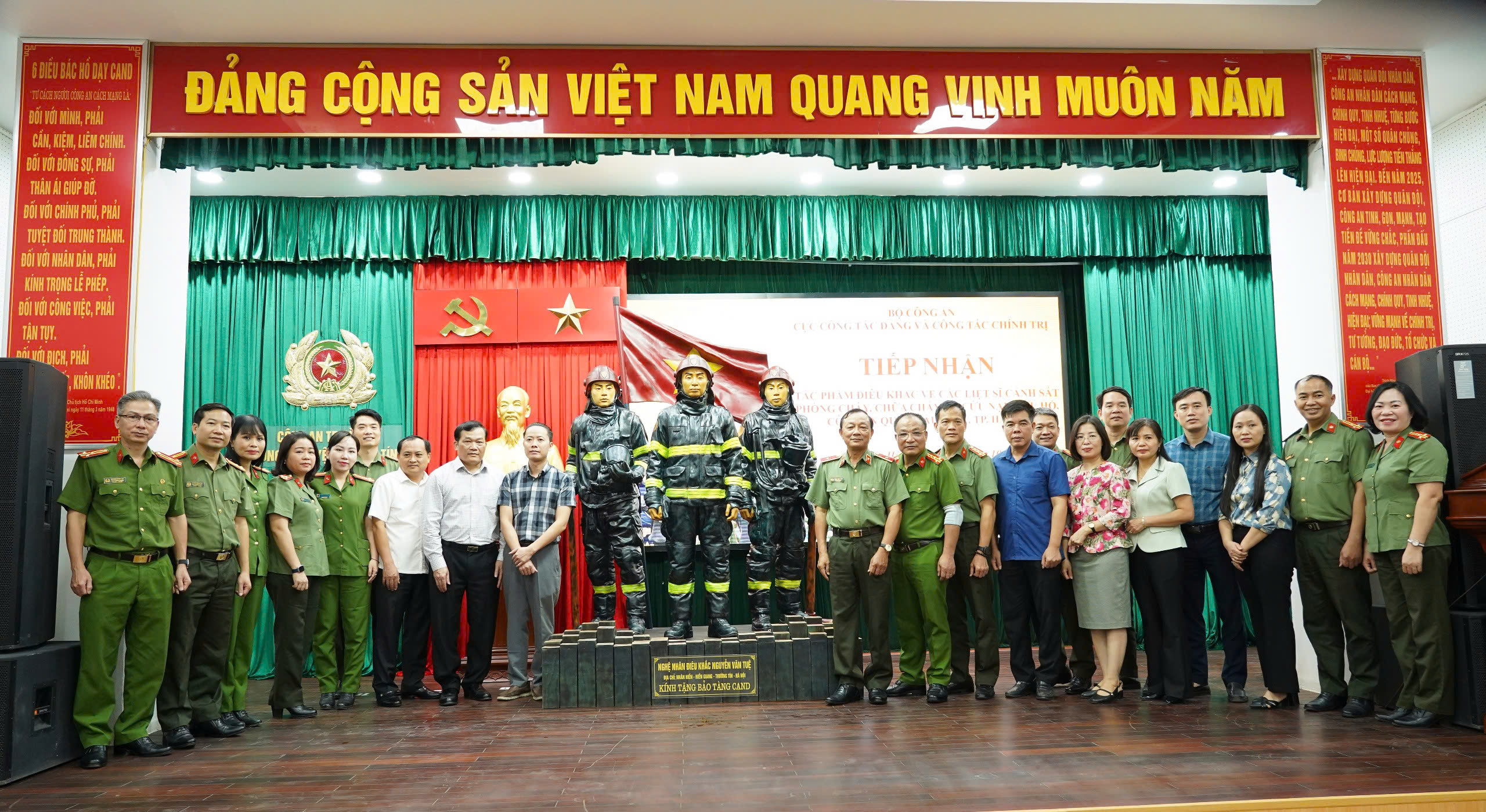 Tác phẩm "Anh hùng" tôn vinh sự hy sinh của ba liệt sĩ phòng cháy chữa cháy quận Cầu Giấy