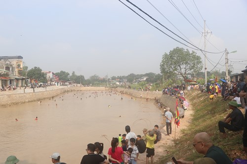 Sôi động Lễ hội Đả Ngư Đền Và 2024 với màn tái hiện cảnh đánh cá truyền thống: Gìn giữ và phát huy giá trị văn hóa xứ Đoài