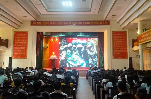 Thị ủy Sơn Tây tổ chức sinh hoạt chính trị tháng 10-2024: Tôn vinh thành tích và khơi dậy tinh thần tự hào