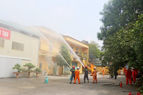 Diễn tập chữa cháy và cứu nạn cứu hộ: Nâng cao năng lực ứng phó với sự cố cháy nổ phức tạp tại cơ sở