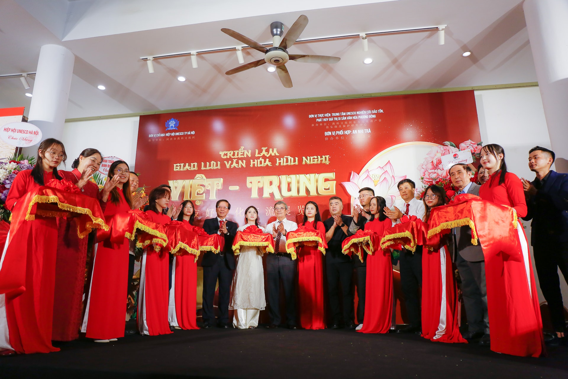Tăng cường gắn kết văn hóa, thắt chặt tình hữu nghị qua triển lãm giao lưu văn hóa hữu nghị Việt - Trung