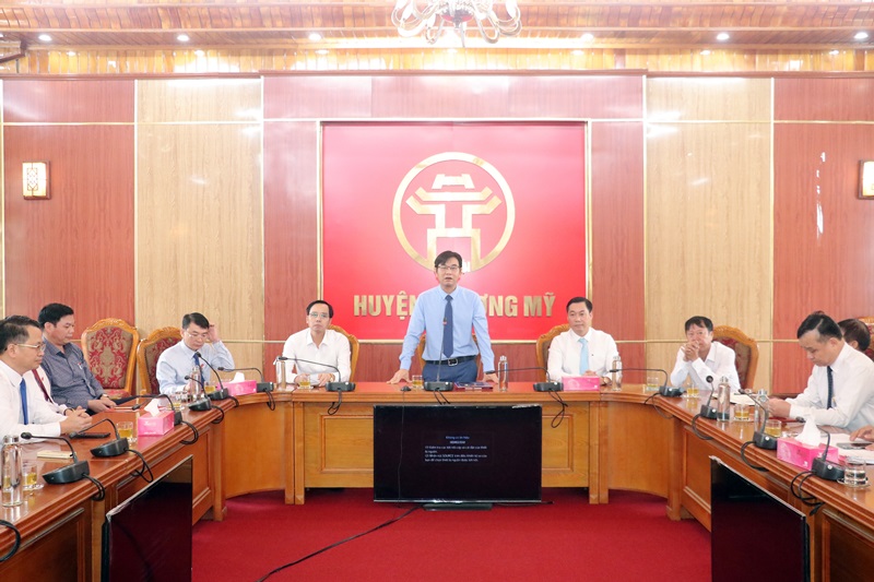 Huyện Chương Mỹ công bố quyết định điều động cán bộ