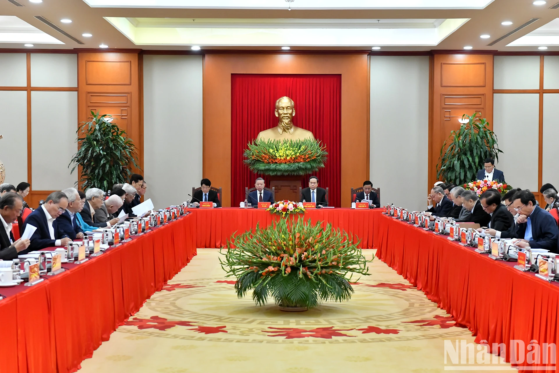[Ảnh] Bộ Chính trị, Ban Bí thư tổ chức hội nghị các đồng chí nguyên lãnh đạo Đảng, Nhà nước góp ý kiến vào các dự thảo văn kiện trình Đại hội XIV của Đảng