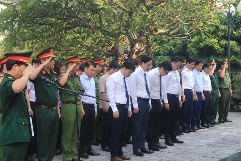 Lãnh đạo huyện Chương Mỹ tri ân các anh hùng liệt sỹ nhân kỷ niệm 70 năm Ngày Giải phóng Thủ đô