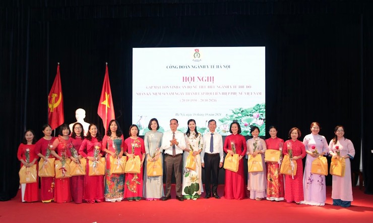 178 nữ cán bộ của ngành Y tế Thủ đô được tôn vinh là gương sáng trong sự nghiệp chăm sóc sức khỏe