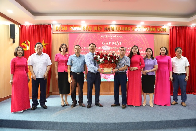 Huyện Mê Linh: Trao quyết định nhân sự, khẳng định vai trò nòng cốt trong công tác xây dựng Đảng