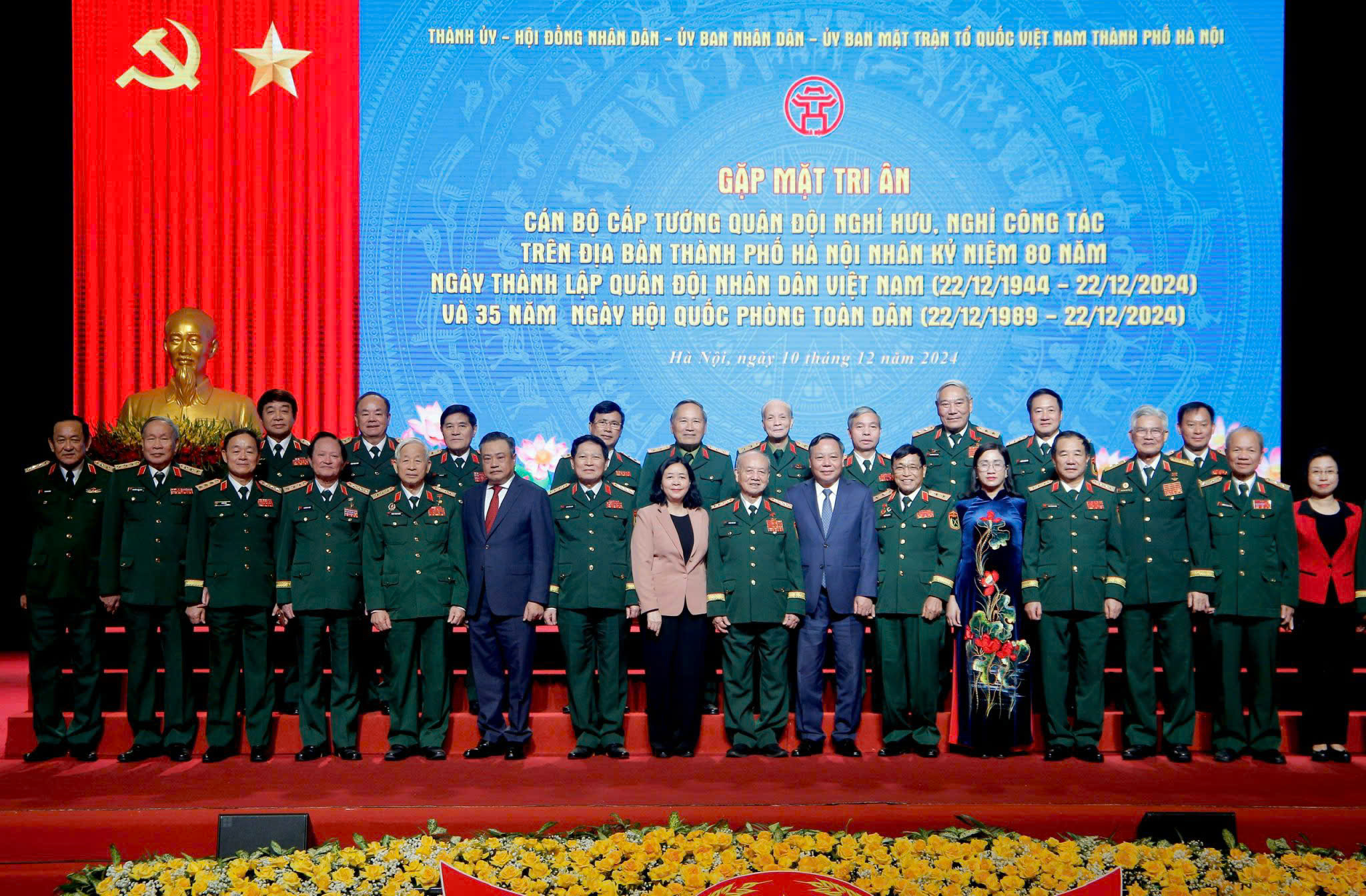 Thành phố Hà Nội gặp mặt cán bộ cấp tướng quân đội:  Tô thắm truyền thống văn hiến, anh hùng của Thủ đô