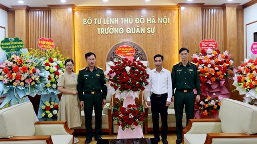 Lãnh đạo Thị xã Sơn Tây thăm và chúc mừng các học viện, nhà trường quân đội: Kết nối sức mạnh đoàn kết quân - dân