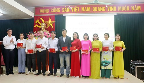 Bế giảng lớp bồi dưỡng lý luận chính trị cho đảng viên mới khóa III năm 2024: Nền tảng kiến thức cho đảng viên mới