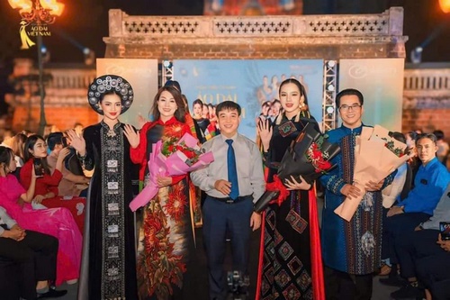 Hành trình tôn vinh áo dài Việt: Sắc đẹp hòa quyện cùng di sản văn hóa