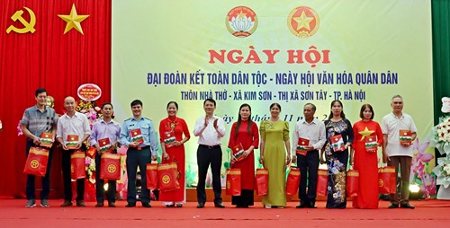 Thôn Nhà Thờ và Tổ dân phố 3 sôi nổi tổ chức Ngày hội Đại đoàn kết toàn dân tộc