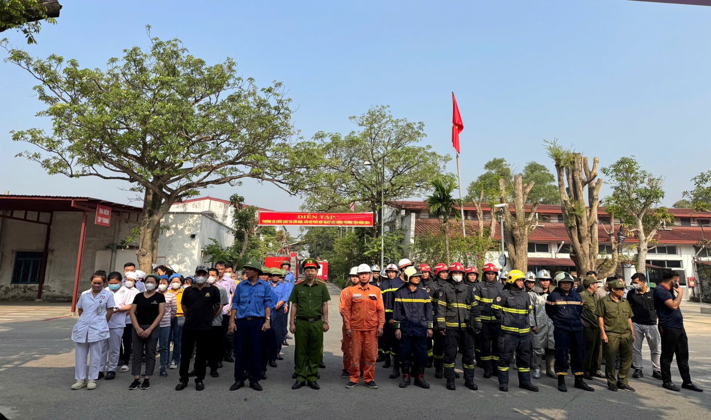 Diễn tập phương án chữa cháy và cứu nạn cứu hộ tại Công ty cổ phần giày Hồng Bảo: 