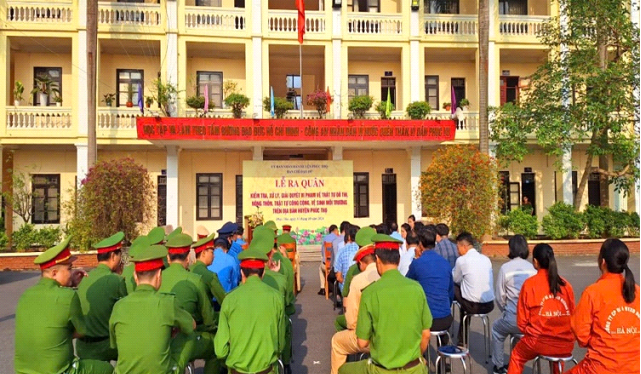 Công an huyện Phúc Thọ ra quân chấn chỉnh trật tự đô thị, nông thôn, trật tự công cộng