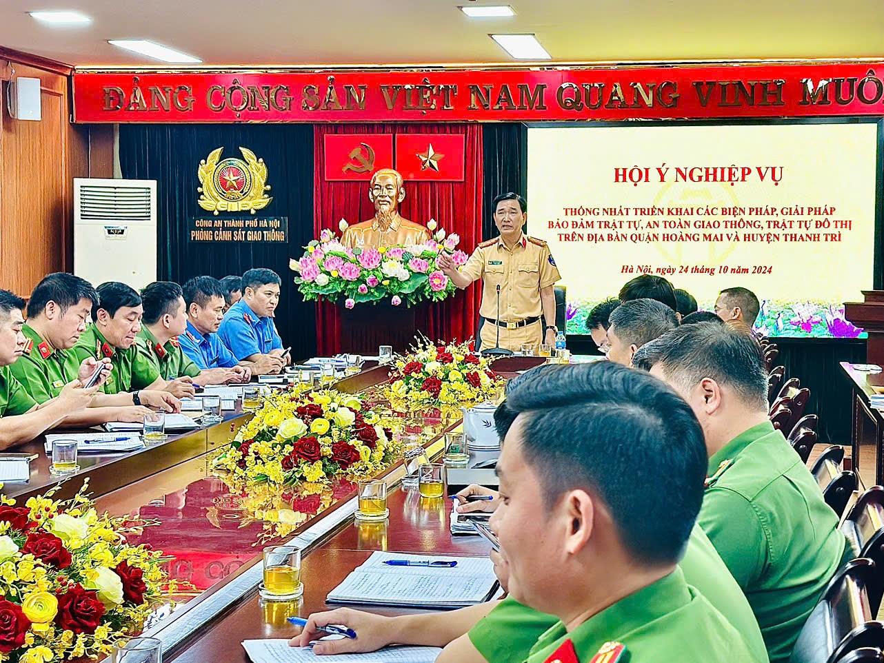Đồng bộ triển khai các giải pháp kiểm soát giao thông và trật tự đô thị tại quận Hoàng Mai và huyện Thanh Trì