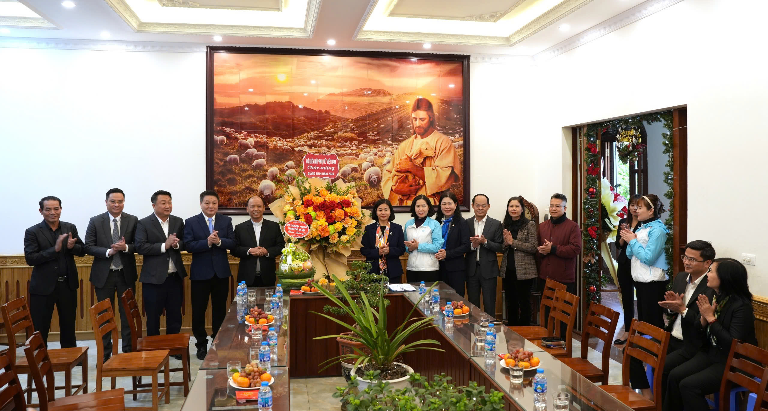 Chủ tịch Hội Liên hiệp Phụ nữ Việt Nam thăm, chúc mừng đồng bào Công giáo nhân mùa Giáng sinh
