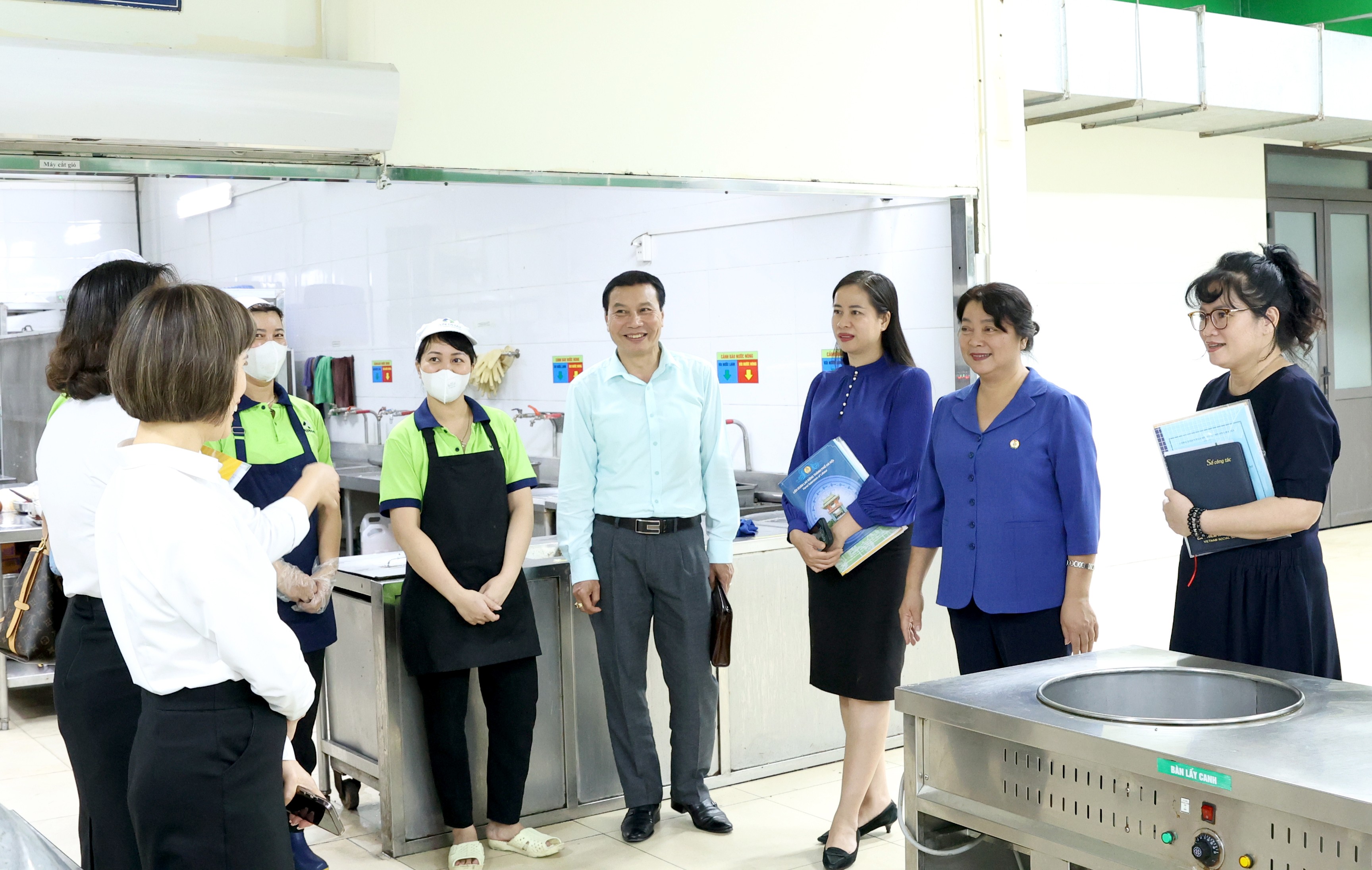 Công đoàn ngành Công Thương Hà Nội: Hỗ trợ và thúc đẩy quyền lợi cho người lao động