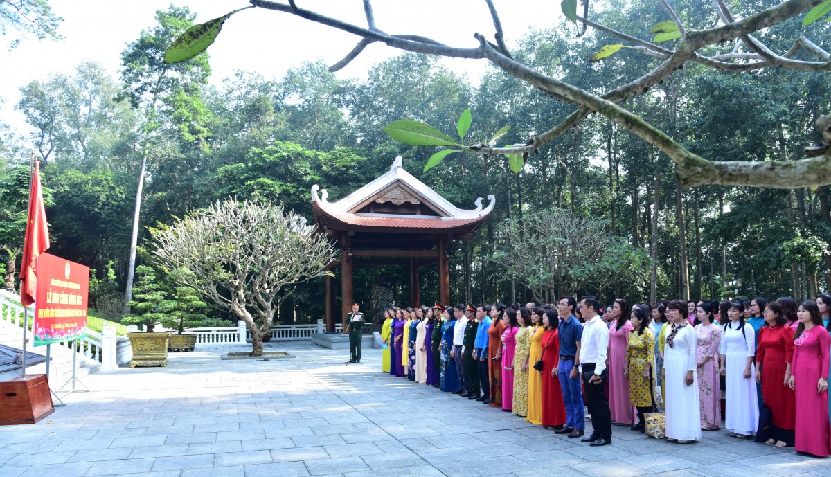 Công đoàn Khối Giáo dục quận Hoàng Mai báo công dâng Bác: Lan tỏa phong trào thi đua yêu nước trong sự nghiệp 'trồng người