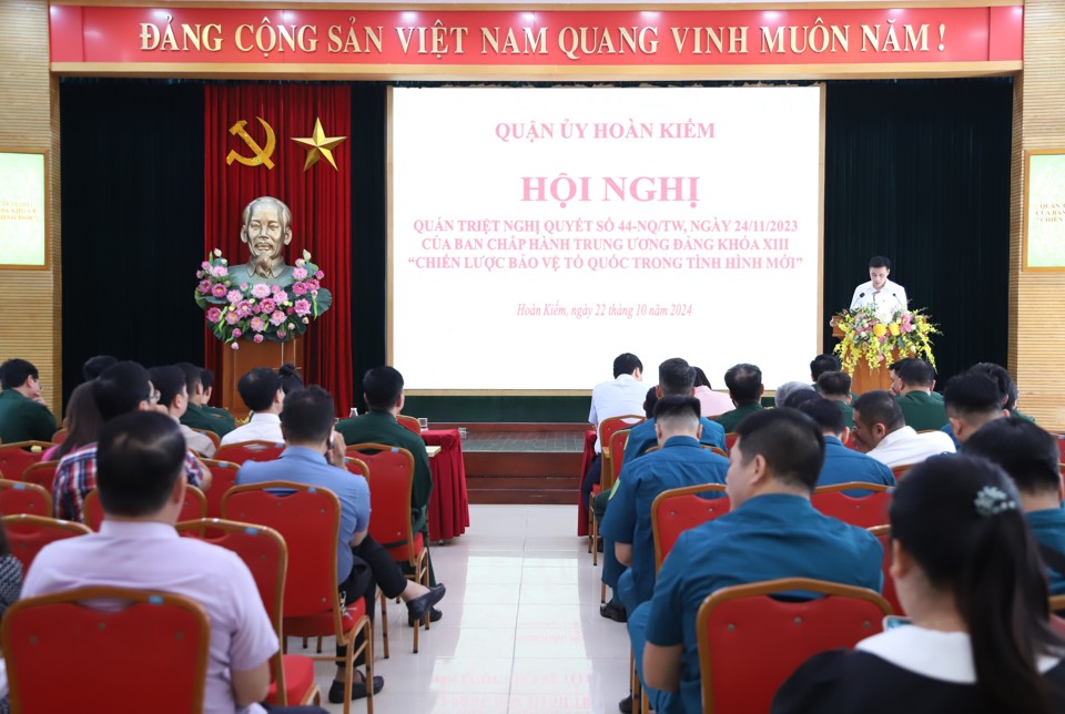 Quận Hoàn Kiếm: Đẩy mạnh nghiên cứu, quán triệt nghị quyết về chiến lược bảo vệ Tổ quốc trong tình hình mới