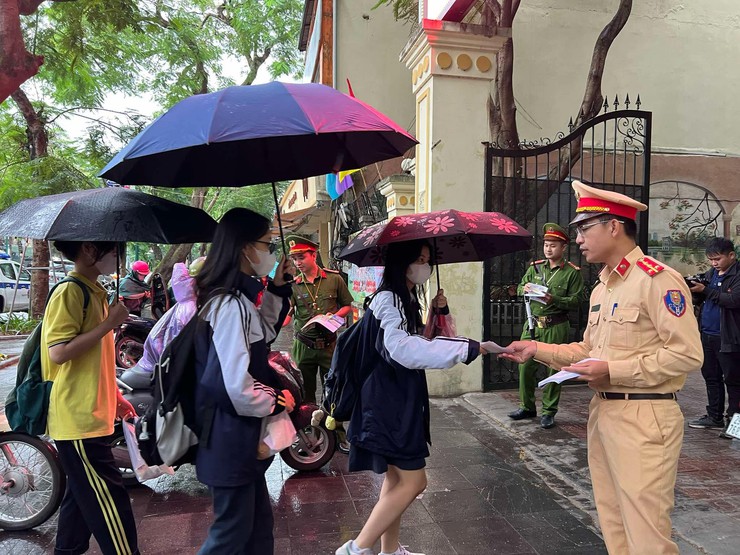 Đẩy mạnh tuyên truyền và xử lý vi phạm giao thông trong lứa tuổi học sinh