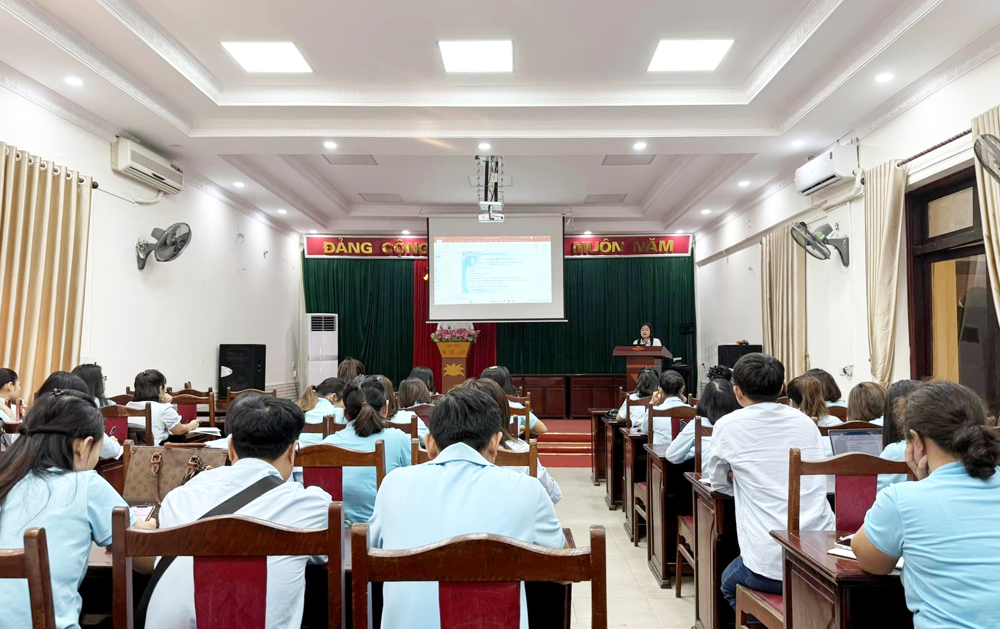 Huyện đoàn Thường Tín nâng cao kỹ năng cho cán bộ làm công tác đoàn, đội