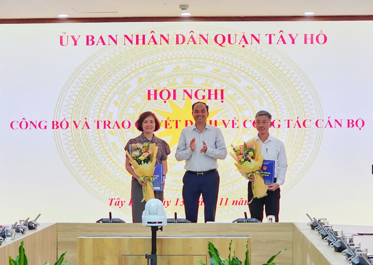 Chủ tịch UBND quận Tây Hồ giao nhiệm vụ cho cán bộ ngành giáo dục và y tế, khẳng định tinh thần đoàn kết hướng đến phát triển bền vững