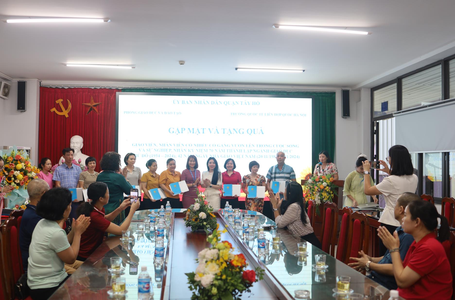 Quận Tây Hồ: Lan tỏa ý nghĩa nhân văn trong ngày tri ân Nhà giáo Việt Nam