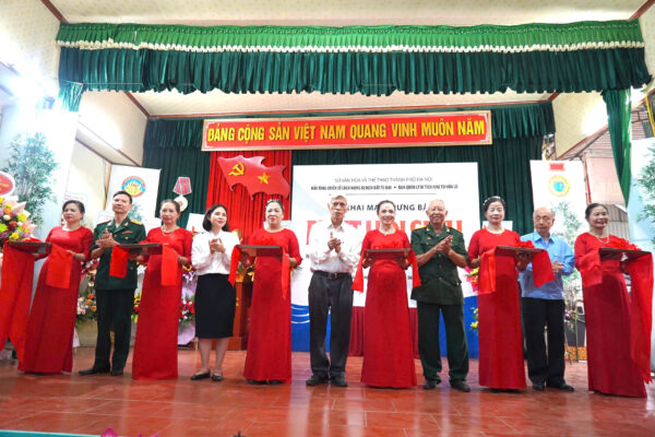 Trưng bày 'Phút Hồi Sinh': Hồi ức hào hùng về những ngày chiến thắng và tri ân lịch sử