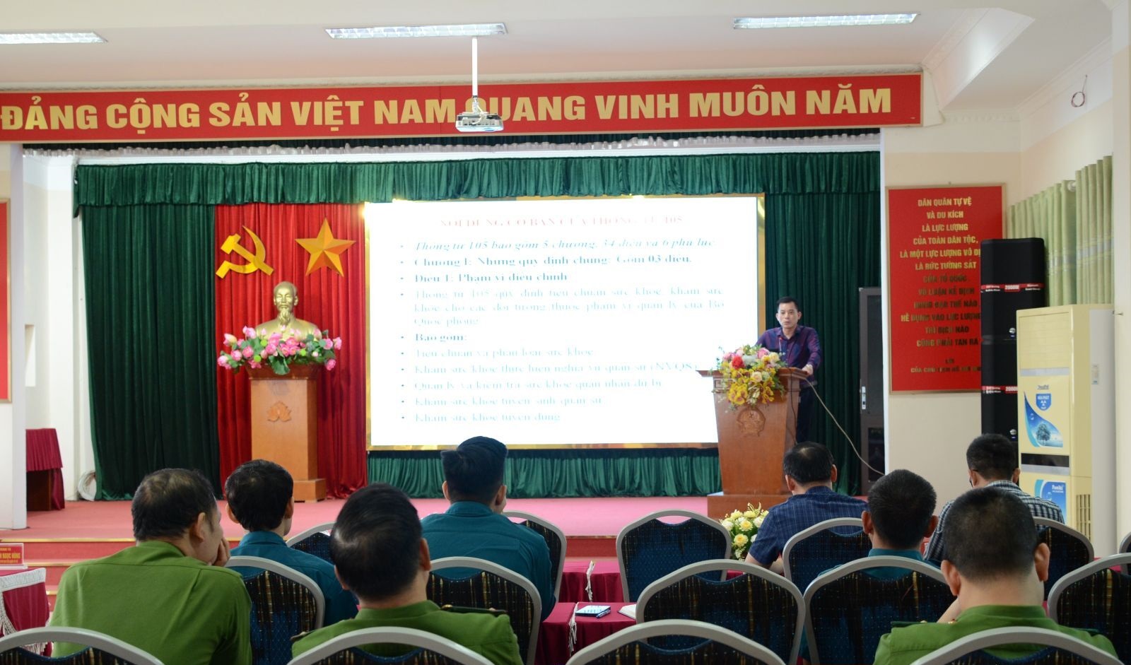 Quận Tây Hồ tổ chức tập huấn công tác tuyển quân năm 2025: Đồng bộ hóa quy trình, giải đáp thắc mắc
