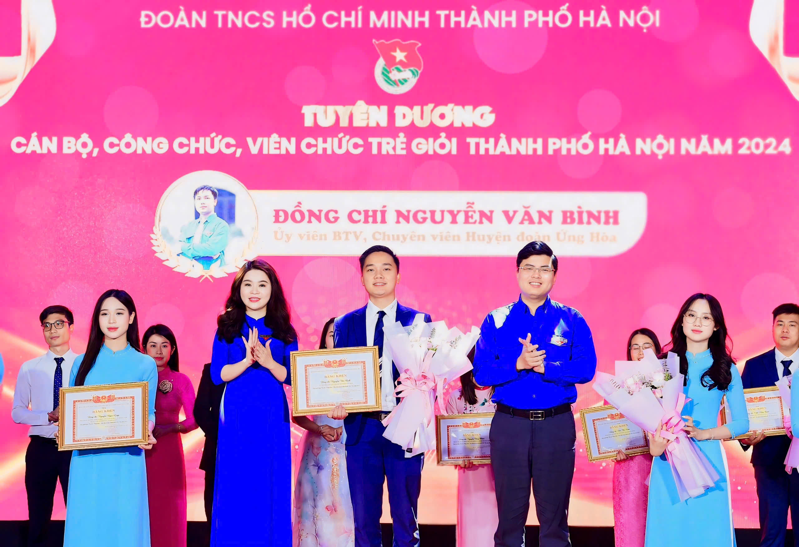 Tuyên dương 24 cán bộ, công chức và viên chức trẻ tiêu biểu Thủ đô: Thắp sáng ngọn lửa đổi mới sáng tạo trong thanh niên Thủ đô