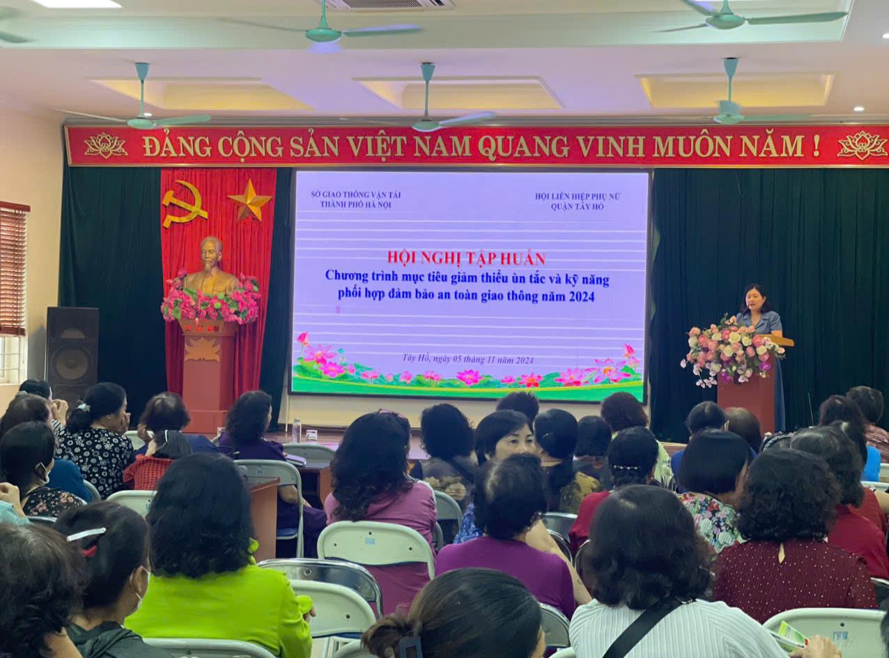 Nâng cao nhận thức an toàn giao thông: Vai trò tiên phong của Hội LHPN quận Tây Hồ