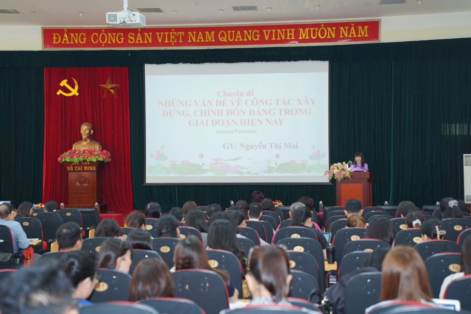 Hà Nội tăng cường công tác xây dựng Đảng: Chuẩn bị vững vàng cho Đại hội XVIII Đảng bộ thành phố