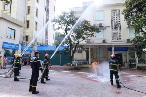 Diễn tập phương án chữa cháy cứu nạn, cứu hộ tại Bệnh viện Phụ Sản Trung ương: Phản ứng nhanh và hiệu quả của các lực lượng chức năng