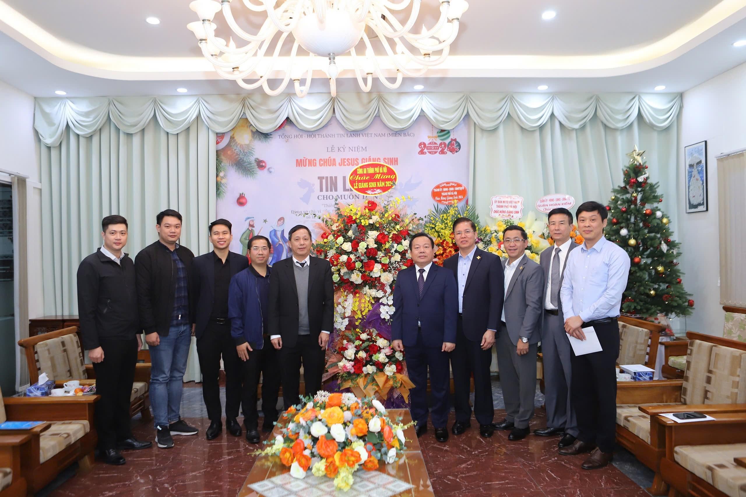 Công an thành phố Hà Nội thăm và chúc mừng Lễ Giáng sinh năm 2024: Lan tỏa thông điệp đoàn kết và yêu thương