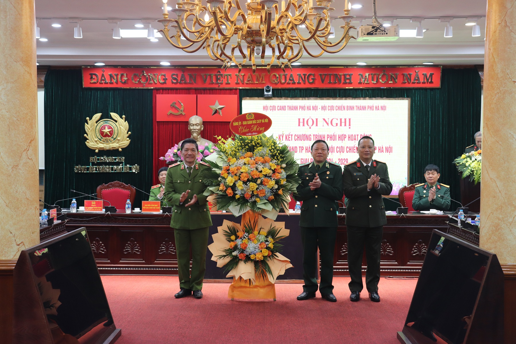 Hội Cựu chiến binh và Hội Cựu công an nhân dân thành phố ký kết chương trình phối giai đoạn 2024-2029