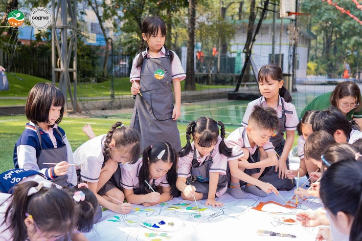 Triển lãm nghệ thuật học đường: Hành trình Hà Nội qua "Con đường tranh" dài 30 mét