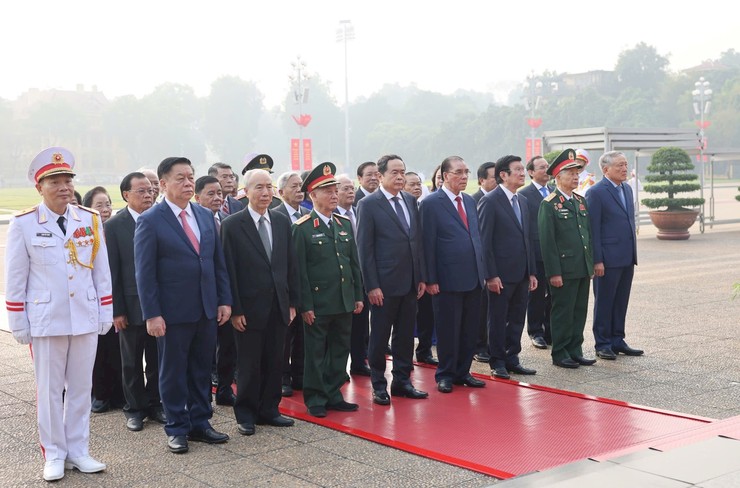 Lãnh đạo Đảng, Nhà nước viếng Chủ tịch Hồ Chí Minh và các Anh hùng liệt sĩ nhân kỷ niệm 70 năm Ngày Giải phóng Thủ đô